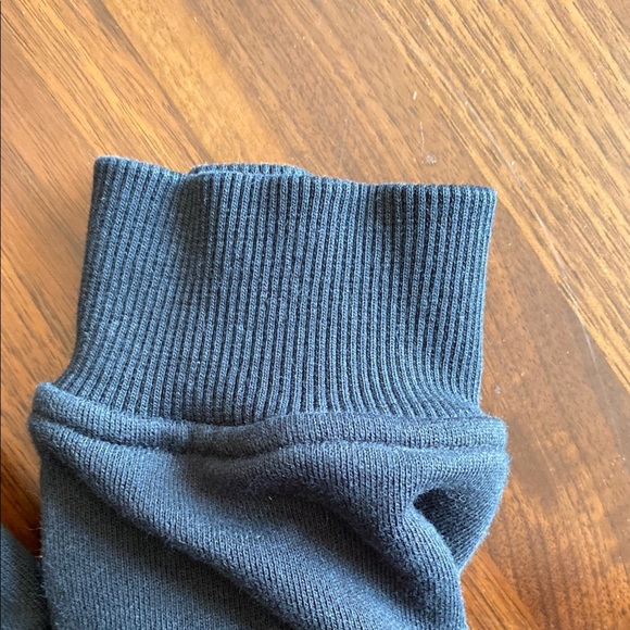 Herschel Supply Company Black Hoodie small but fit like medium/large - Picture 4 of 4